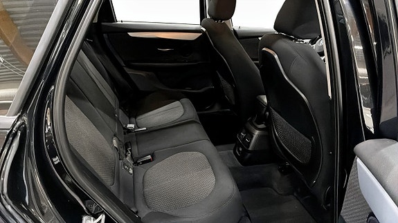 BMW 218 5 of 9
