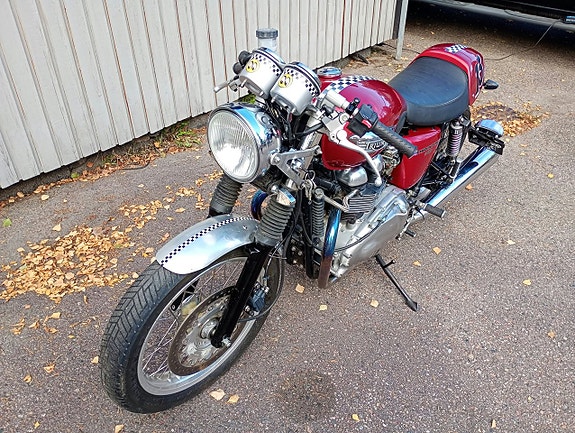 Triumph Motorcycles Thruxton 900 Cafe Racer 5 of 9
