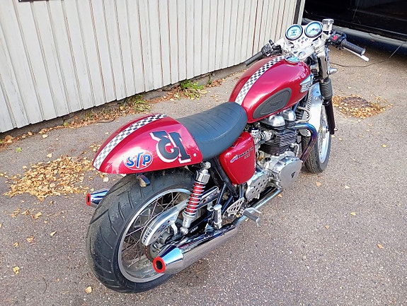 Triumph Motorcycles Thruxton 900 Cafe Racer 3 of 9