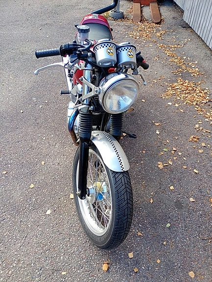Triumph Motorcycles Thruxton 900 Cafe Racer 7 of 9