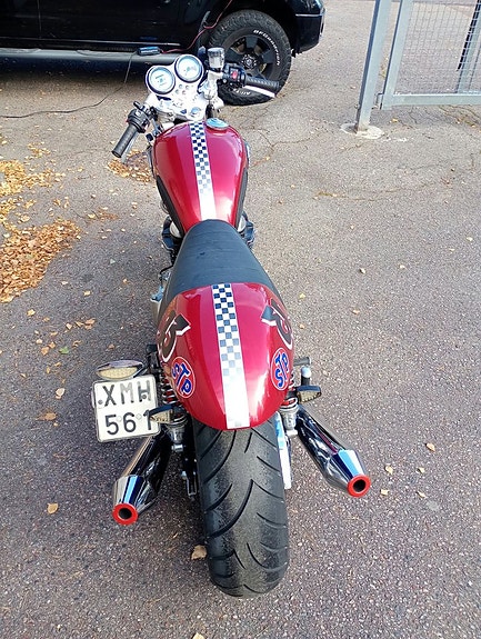 Triumph Motorcycles Thruxton 900 Cafe Racer 8 of 9
