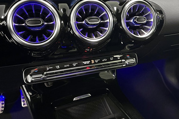 Mercedes-Benz CLA250 e 16 of 17