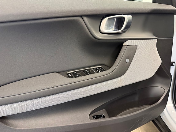 Polestar 2 8 of 27