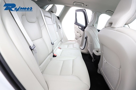 Volvo XC60 9 of 23