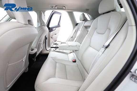 Volvo XC60 8 of 23