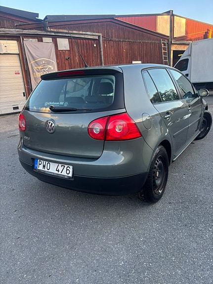 Volkswagen Golf V 6 of 6