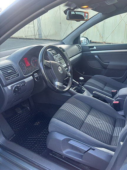 Volkswagen Golf V 4 of 6