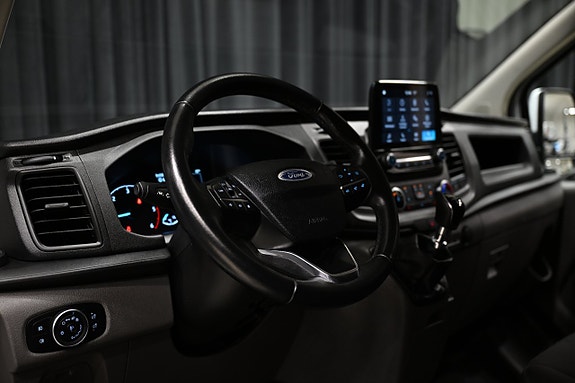 Ford Transit Custom 13 of 27