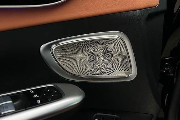 Mercedes-Benz C300 e 25 of 25