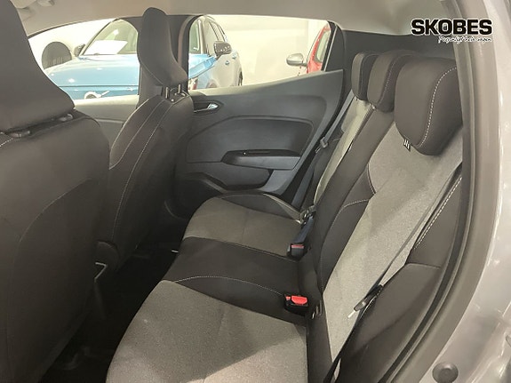 Renault Clio 8 of 16