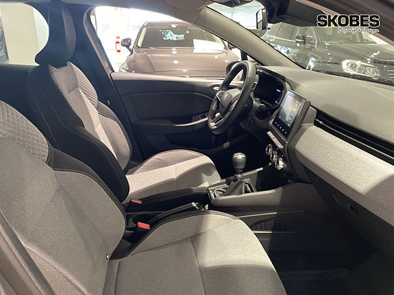 Renault Clio 10 of 16