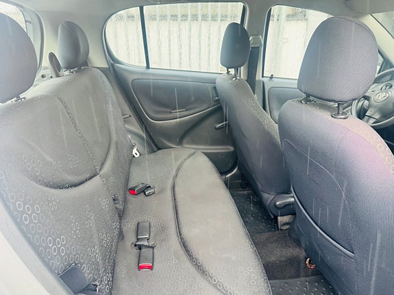 Toyota Yaris 6 of 10
