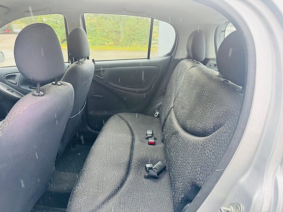 Toyota Yaris 7 of 10