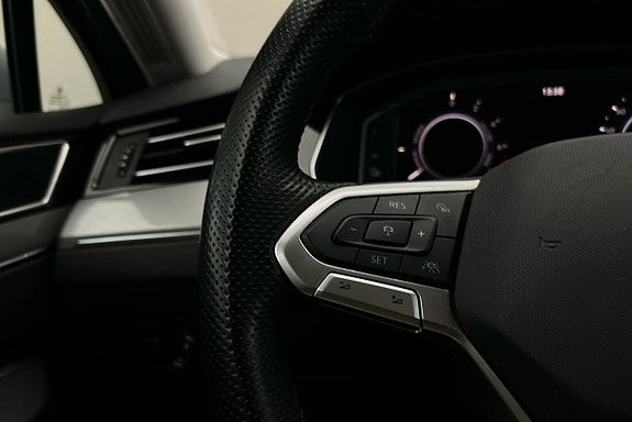 Volkswagen Passat 25 of 28