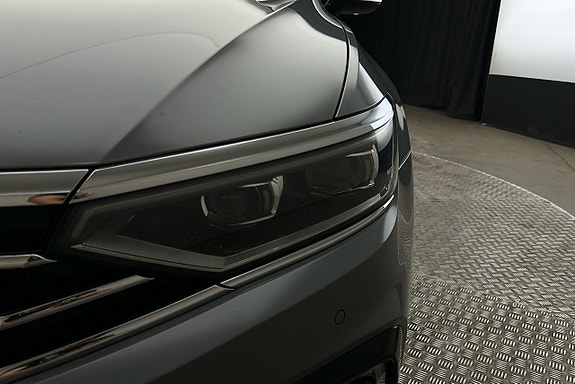 Volkswagen Passat 11 of 28