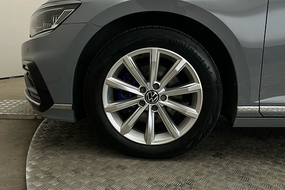 Volkswagen Passat 12 of 28