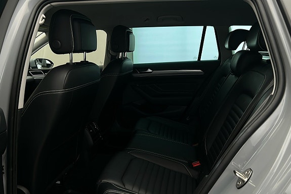 Volkswagen Passat 13 of 28