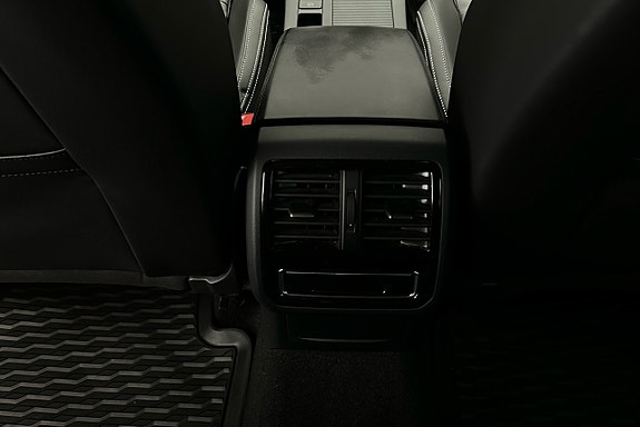 Volkswagen Passat 21 of 28