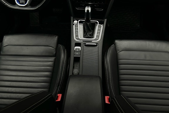 Volkswagen Passat 9 of 28