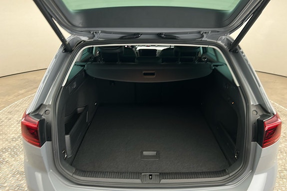 Volkswagen Passat 14 of 28