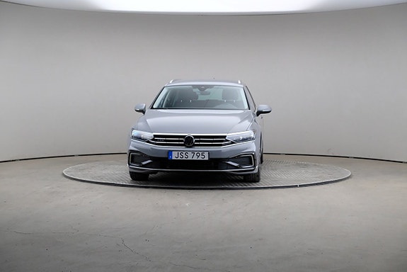 Volkswagen Passat 3 of 28