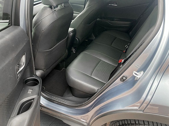 Toyota C-HR 8 of 11