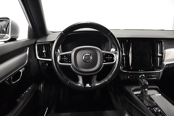 Volvo V90 2 of 29