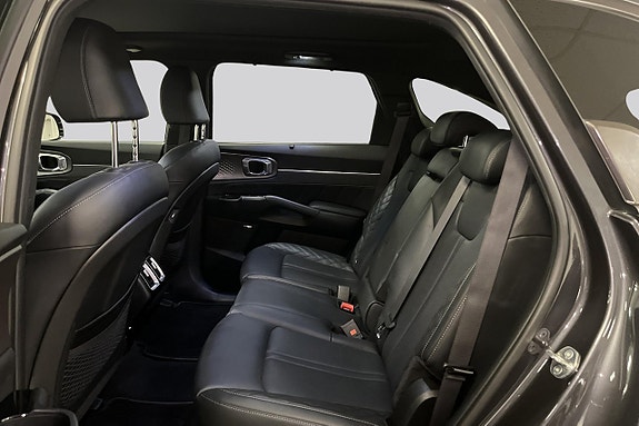 Kia Sorento 10 of 27