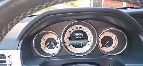 Mercedes-Benz E250 5 of 13