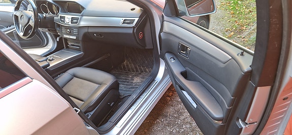 Mercedes-Benz E250 10 of 13