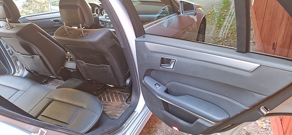 Mercedes-Benz E250 13 of 13