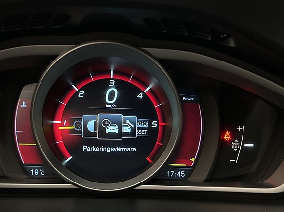 Volvo V40 16 of 29