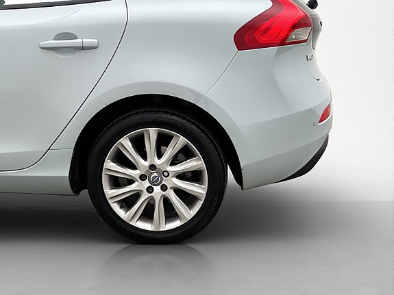 Volvo V40 27 of 29