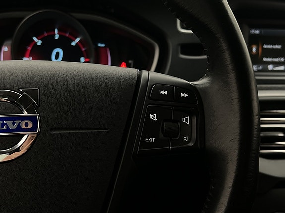 Volvo V40 17 of 29