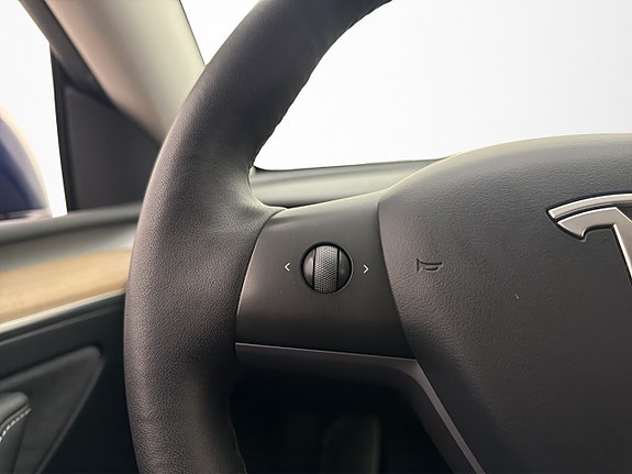 Tesla Model Y 20 of 30