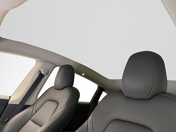 Tesla Model Y 19 of 30