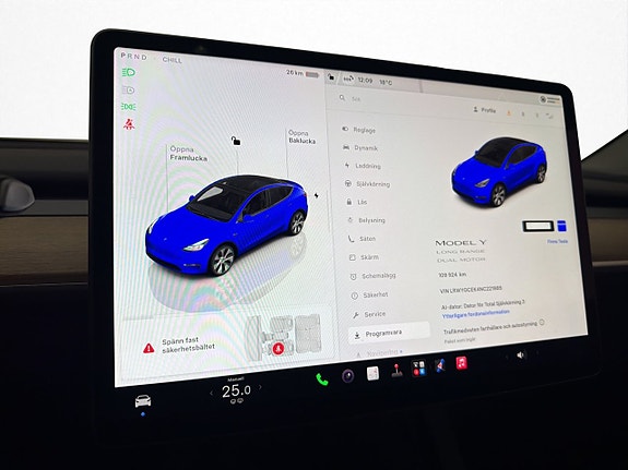 Tesla Model Y 28 of 30