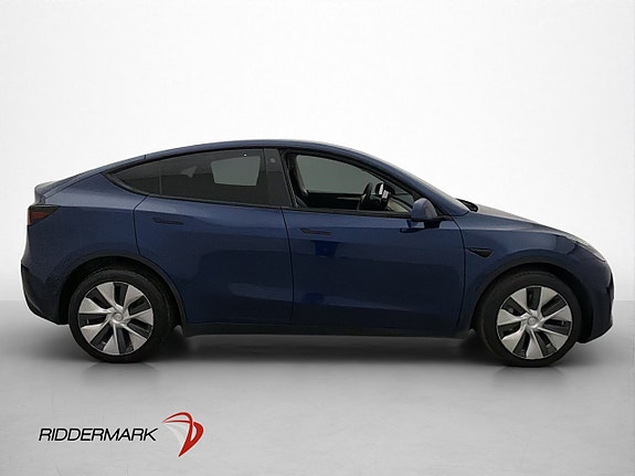 Tesla Model Y 10 of 30