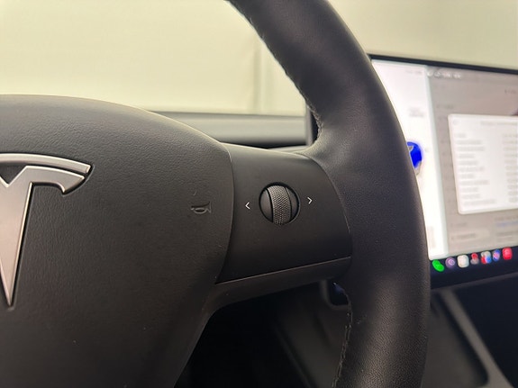 Tesla Model Y 21 of 30