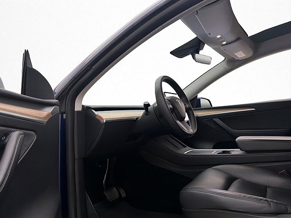 Tesla Model Y 11 of 30