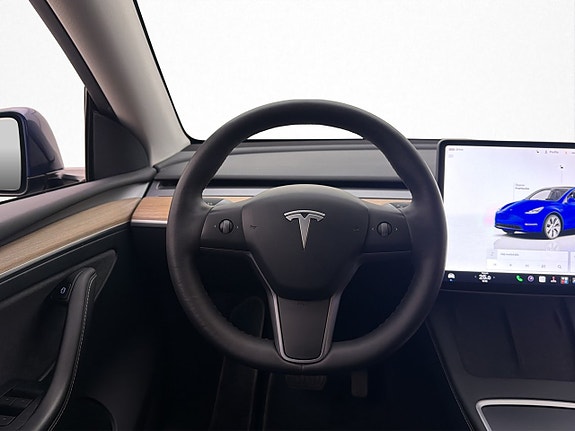 Tesla Model Y 14 of 30
