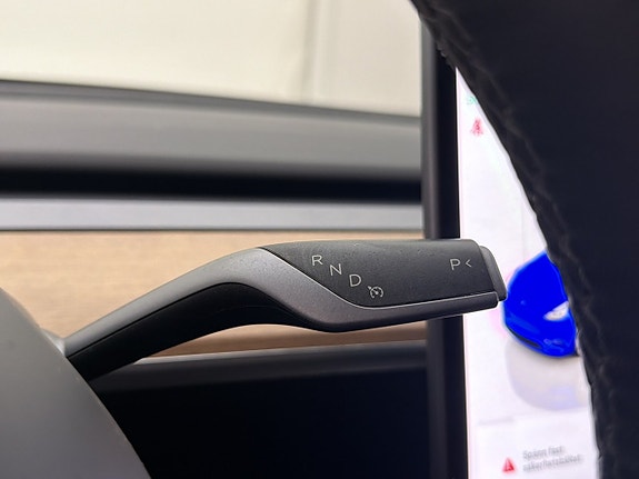 Tesla Model Y 22 of 30