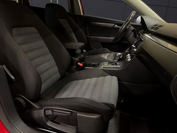 Volkswagen Passat 17 of 29