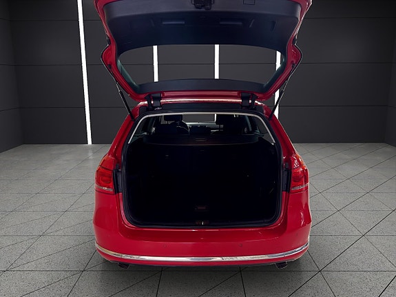 Volkswagen Passat 13 of 29