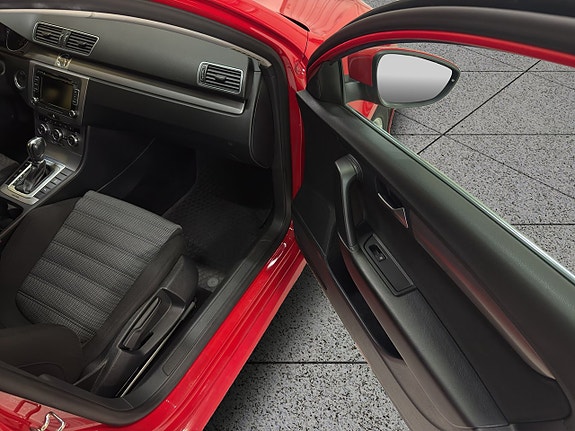 Volkswagen Passat 16 of 29
