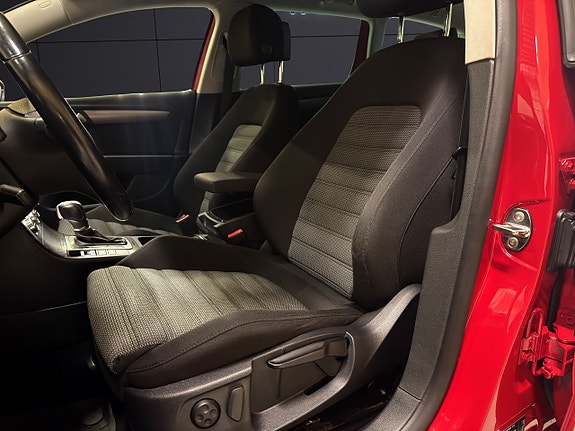 Volkswagen Passat 15 of 29