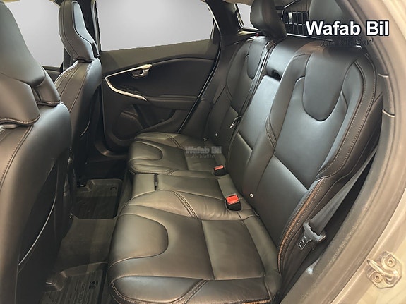 Volvo V40 Cross Country 9 of 15