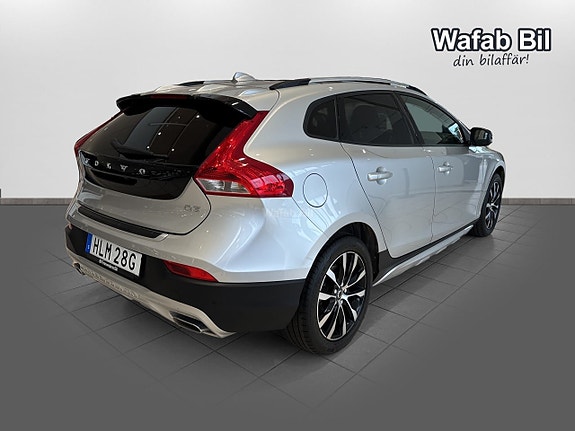 Volvo V40 Cross Country 6 of 15