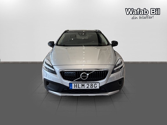 Volvo V40 Cross Country 2 of 15