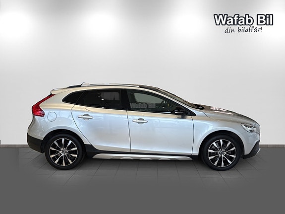 Volvo V40 Cross Country 4 of 15